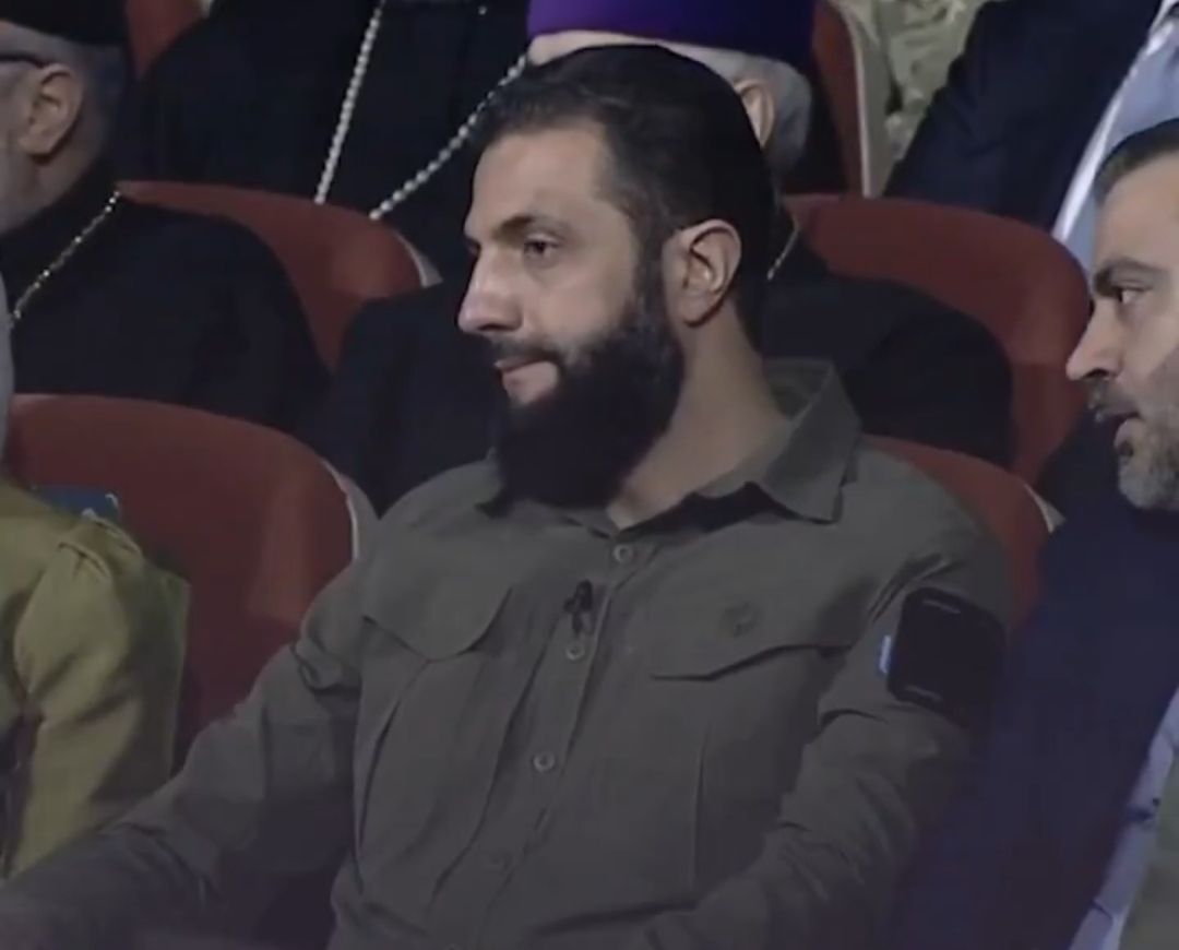 «بشار قتلنا ونهبنا».. كلمات شاب تبكي الشرع وزوجته في ذكرى الاحتفال بسقوط الأسد - الخليج الان