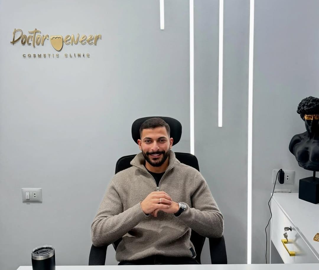 طبيب أسنان وقليل الظهور.. من هو حازم الدباح زوج ابنة محمد هنيدي بعد زفافهما؟ - الخليج الان