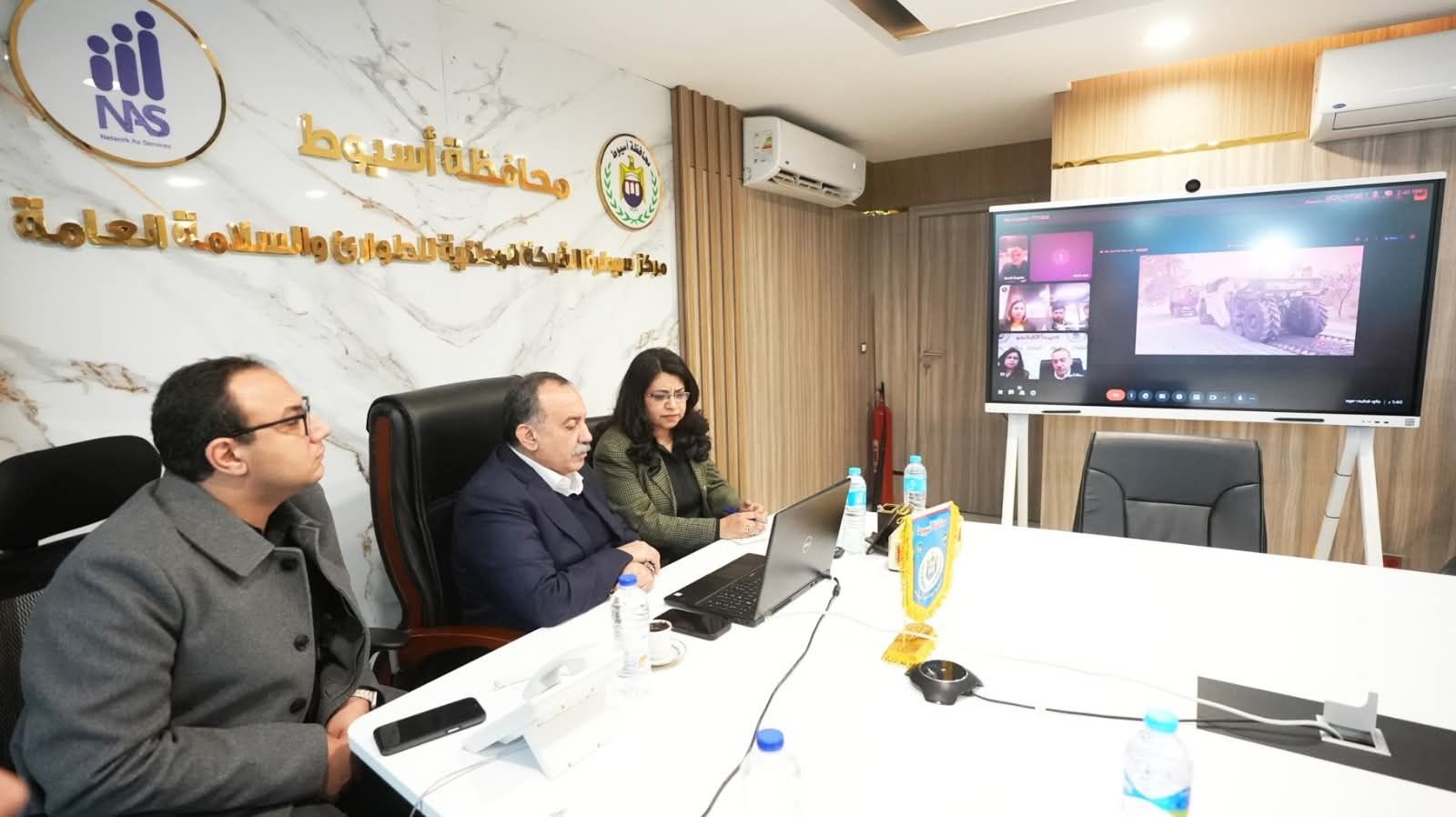 محافظ أسيوط يبحث مع شركة هندية عبر الفيديو كونفرانس إدخال تكنولوجيا متقدمة وصديقة للبيئة في مجال إنشاء وصيانة الطرق - الخليج الان