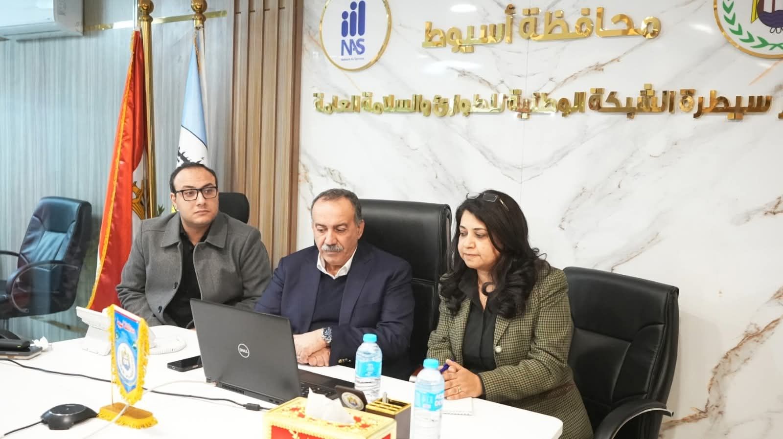 محافظ أسيوط يبحث مع شركة هندية عبر الفيديو كونفرانس إدخال تكنولوجيا متقدمة وصديقة للبيئة في مجال إنشاء وصيانة الطرق - الخليج الان