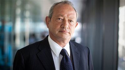 ساويرس يتوقع وصول أوقية الذهب لـ 6 آلاف دولار في 2026 - الخليج الان