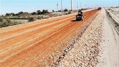 محافظ الوادي الجديد يتابع تنفيذ خطة رصف وتطوير الطرق بالمراكز - الخليج الان