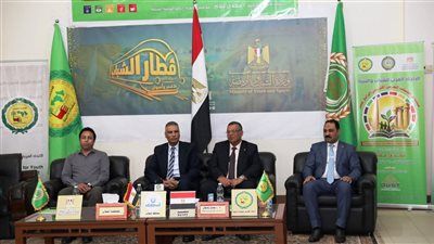 محافظ أسوان يشيد بمبادرة جامعة العبور لإهداء 10 منح دراسية لأبناء المحافظة - الخليج الان