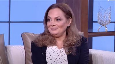 عفاف رشاد: والدتي كانت صعبة وضهري اتكسر بعد وفاتها واتطلقت من أبو ابني عشانه - الخليج الان