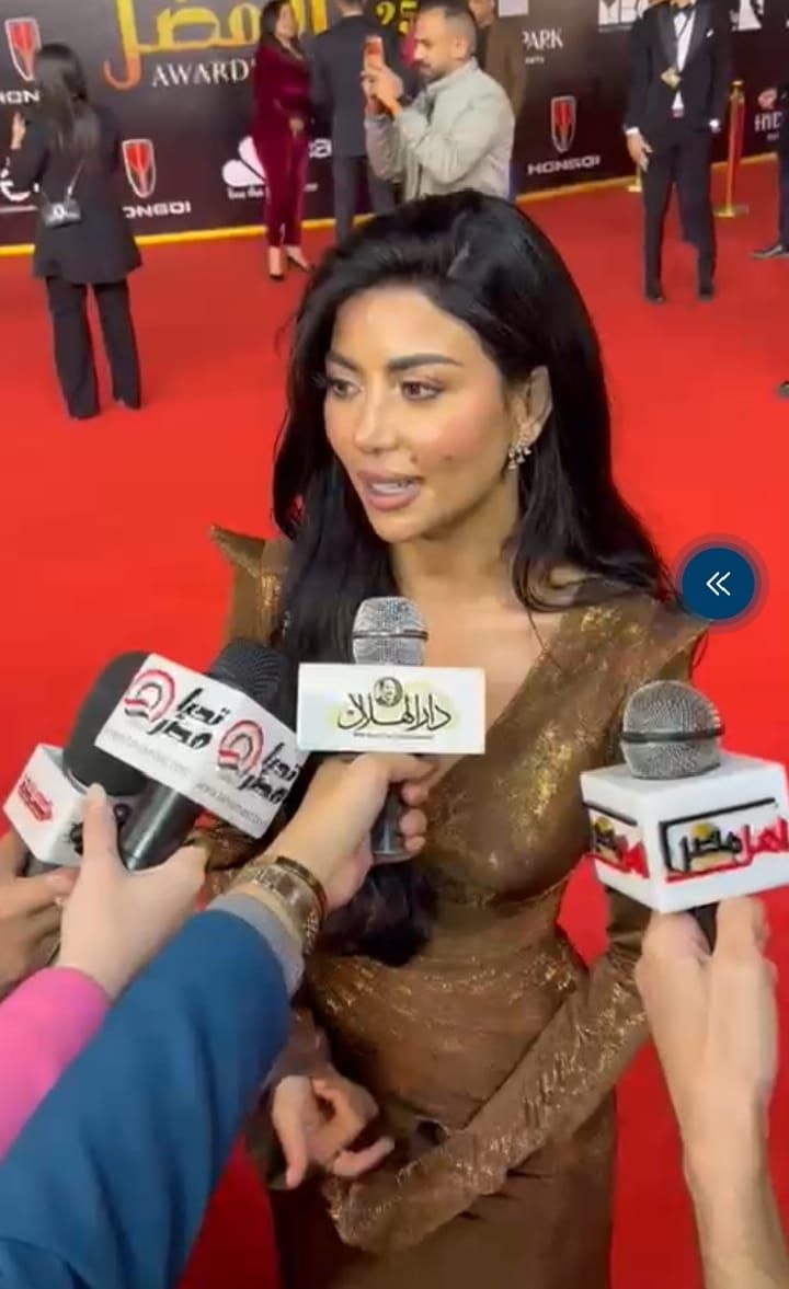 كارولين عزمي لـ تليجراف الخليج: مبسوطة اني بشتغل مع امير كرارة ونفسي أفرح بيا - الخليج الان