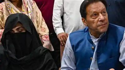 باكستان.. الحكم على رئيس الوزراء السابق عمران خان وزوجته بالسجن 17 عاماً في قضية فساد - الخليج الان