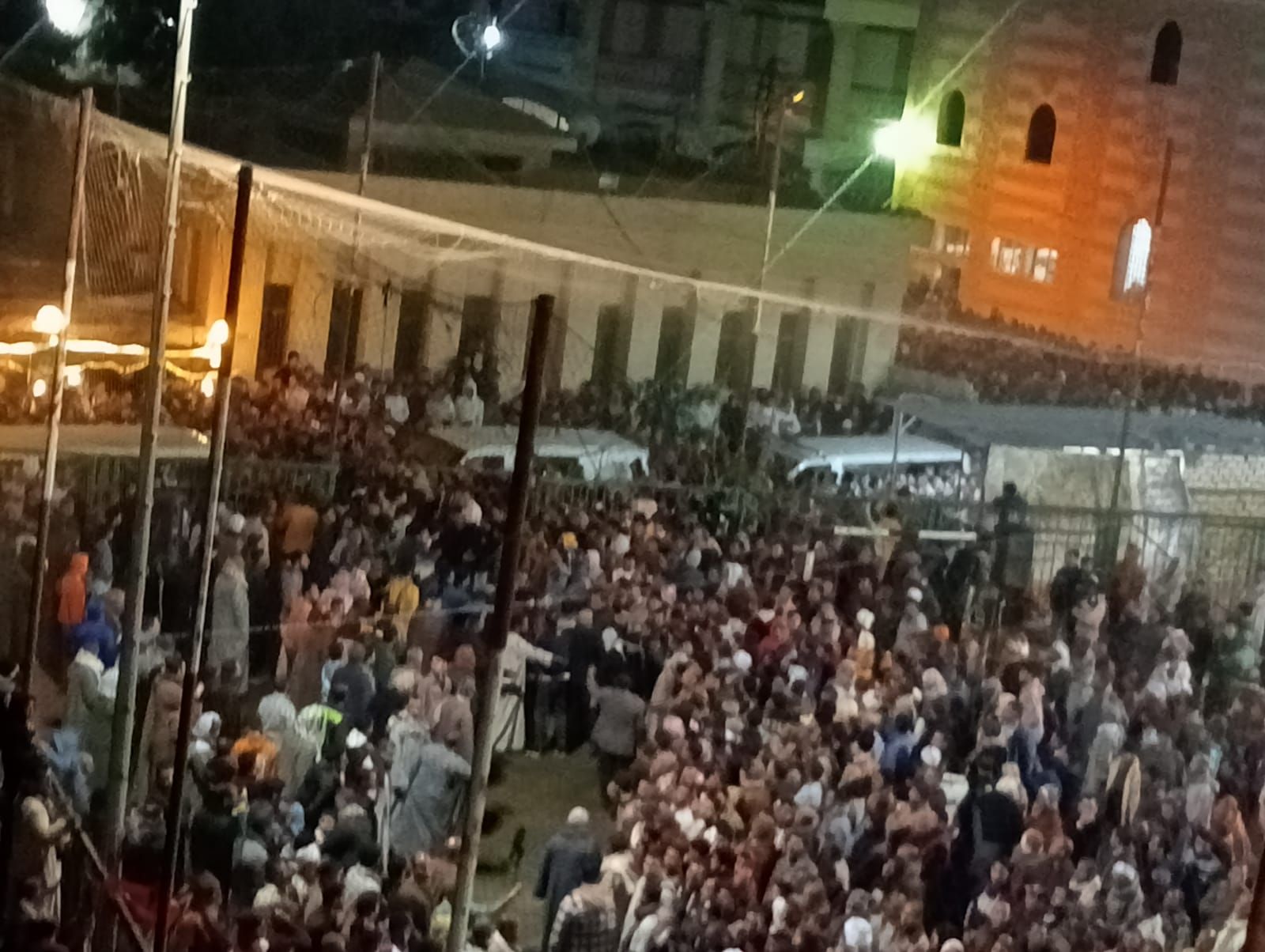 تشييع جثامين 7 ضحايا حادث الطريق الإقليمي بقرية معصرة صاوي في الفيوم - الخليج الان