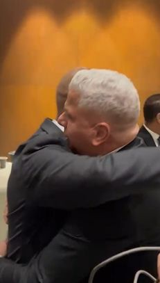 حوار جانبي بين شيكابالا ووائل جمعة في حفل زفاف محمود بنتايج على ابنة أحمد سليمان عضو مجلس إدارة الزمالك (صور) - الخليج الان