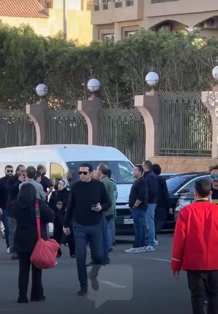 حمزة العيلي وأحمد داش وهنادي مهنا وزوجها.. أبرز الحاضرين في جنازة الماكير محمد عبد الحميد - الخليج الان