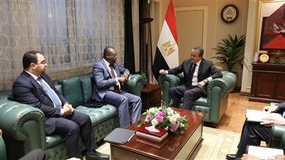 وزير الصحة يناقش مع مدير «Africa CDC» سبل التعاون المشترك - الخليج الان