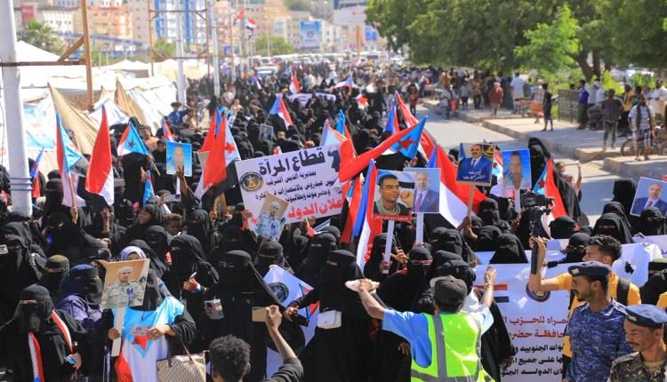 إحتشاد نسوي في مخيم اعتصام المكلا يجدد العهد للمطالبة باستعادة دولة الجنوب العربي