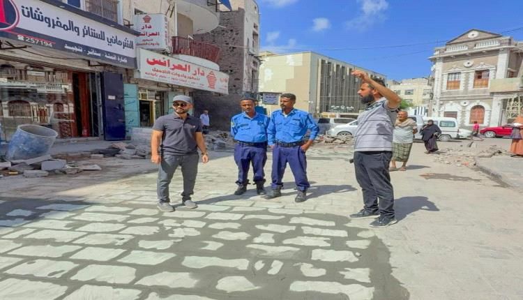 مدير صيرة يطّلع على مشروع تأهيل الشوارع الداخلية والفرعية بالمديرية