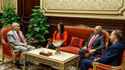 وزيرة التخطيط والتنمية الاقتصادية تلتقي رئيس مجلس الشيوخ - الخليج الان