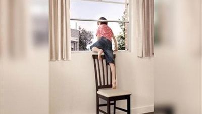 لحظة غفلة.. سقوط طفل من شرفة شقته بالطابق الخامس في الطالبية - الخليج الان