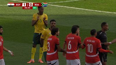كأس أمم أفريقيا: محمد هاني لاعب منتخب مصر يحصل على البطاقة الحمراء في مباراة جنوب أفريقيا - الخليج الان