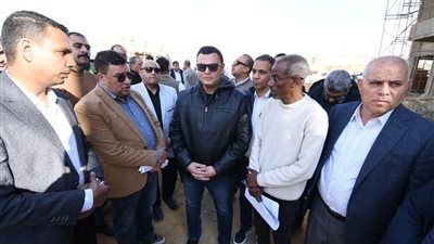 جولة ميدانية لوزير الإسكان في القاهرة الجديدة لتسريع تسليم مشروعات «جنة» ورفع كفاءة الكمبوندات - الخليج الان