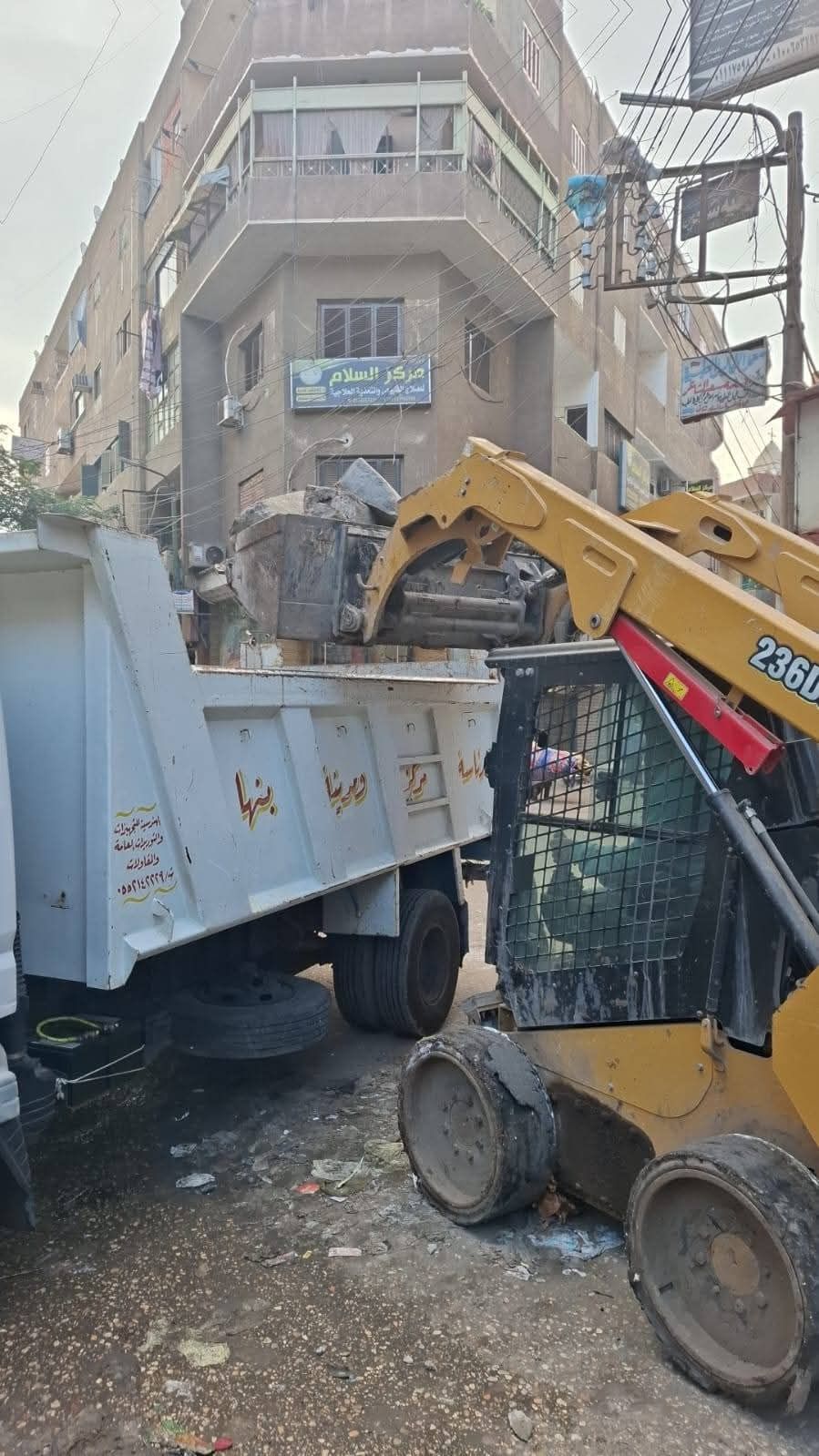 لليوم الثاني.. محافظ القليوبية يواصل حملة تطهير شوارع بنها من الإشغالات - الخليج الان