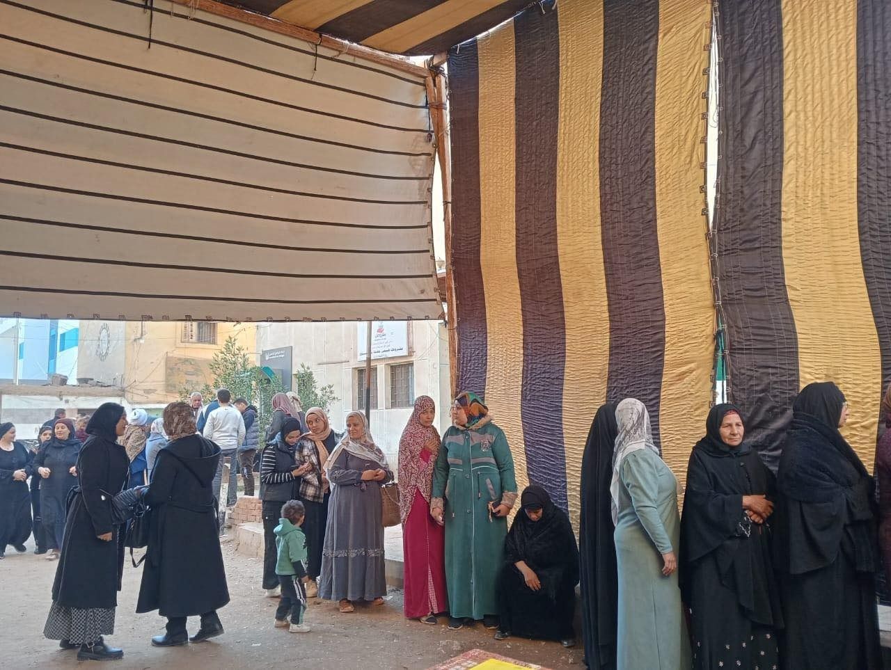 إقبال نسائي كبير بلجان المراغة بسوهاج في جولة الإعادة لانتخابات مجلس النواب - الخليج الان