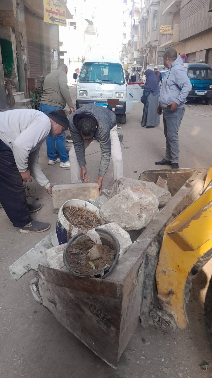 لليوم الثاني.. محافظ القليوبية يواصل حملة تطهير شوارع بنها من الإشغالات - الخليج الان