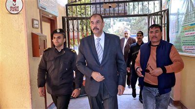 محافظ سوهاج يواصل تفقد لجان انتخابات الإعادة لمجلس النواب - الخليج الان