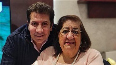 بهذه الكلمات.. نقابة المهن التمثيلية تنعي والدة هاني رمزي - الخليج الان