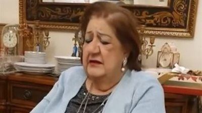 تدعو لأولادها وأحفادها.. أخر ظهور لـ والدة هاني رمزي قبل وفاتها - الخليج الان