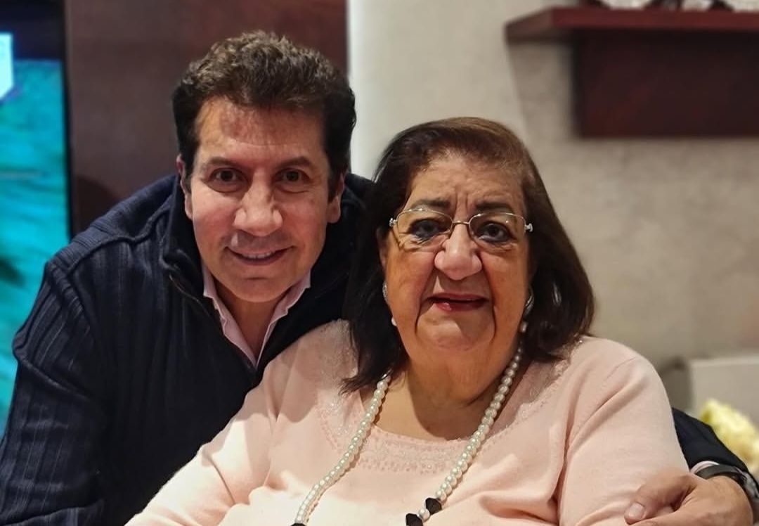 كانت طيبة ربنا يصبرك يا هاني.. نجوم الفن ينعون والدة الفنان هاني رمزي - الخليج الان