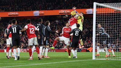 أرسنال يواصل السيطرة على صدارة الدوري الإنجليزي الممتاز برباعية في مرمى أستون فيلا ومانشستر يونايتد يسقط أمام وولفرهامبتون - الخليج الان