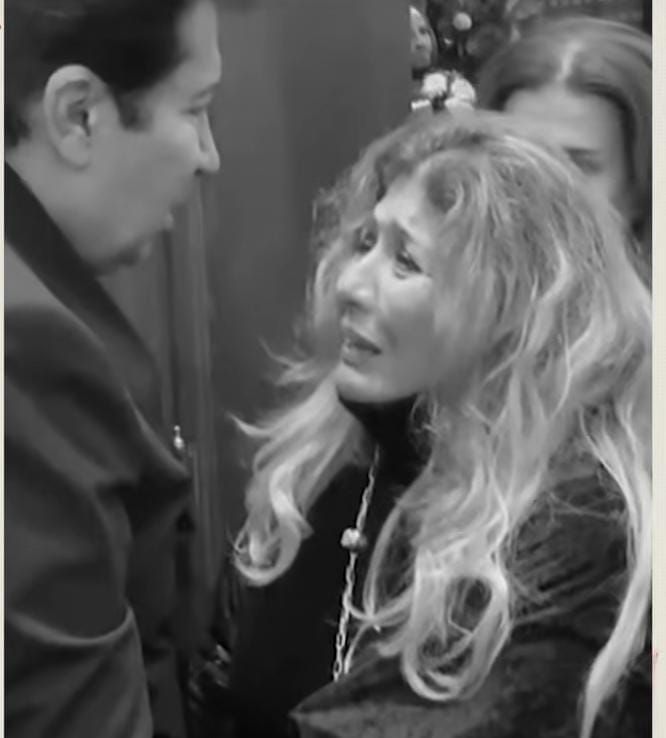 مش مصدقة.. سهير رمزي تنهار من البكاء في عزاء والدة هاني رمزي - الخليج الان