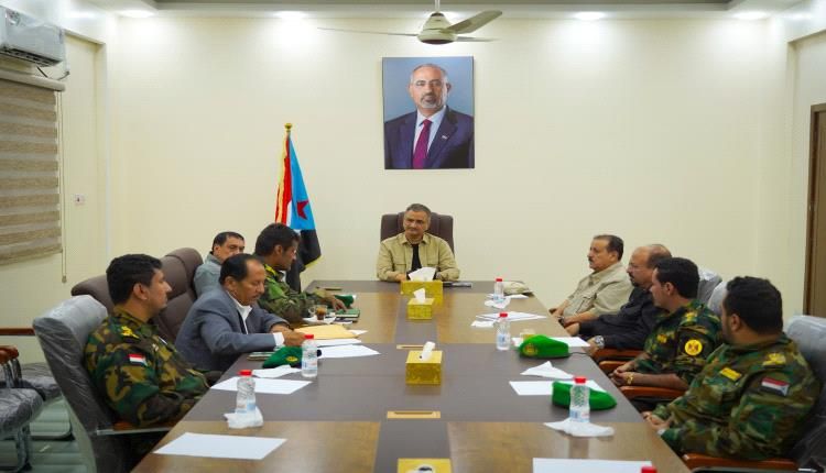 عدن تعتمد خطتها الأمنية 2026 وتكثف جهود مكافحة المخدرات والتهريب