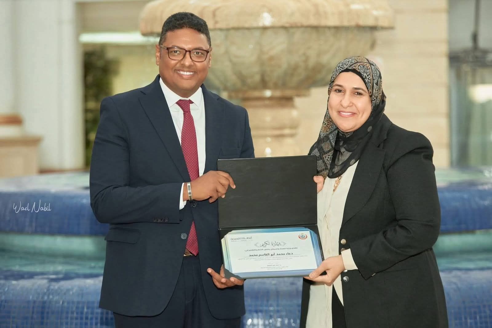 عطاء يُتوج بالوفاء.. وزير الصحة يكرم أبرز وجوه الصحة في البحر الأحمر - الخليج الان