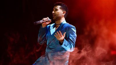 تحت شعار كامل العدد.. أحمد سعد يشعل حفل الشارقة - الخليج الان