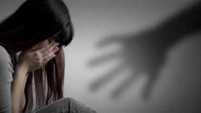 إحالة سائق للمحاكمة بتهمة هتك عرض طفلة داخل معرض سيارات - الخليج الان