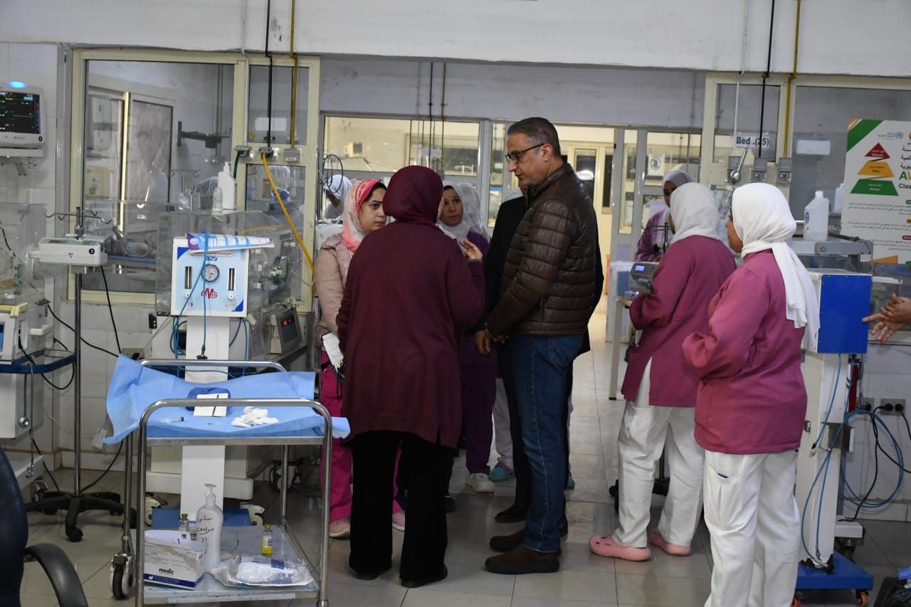 ماس كهربائي.. محافظ الفيوم يطمئن على حالة الأطفال المبتسرين - الخليج الان