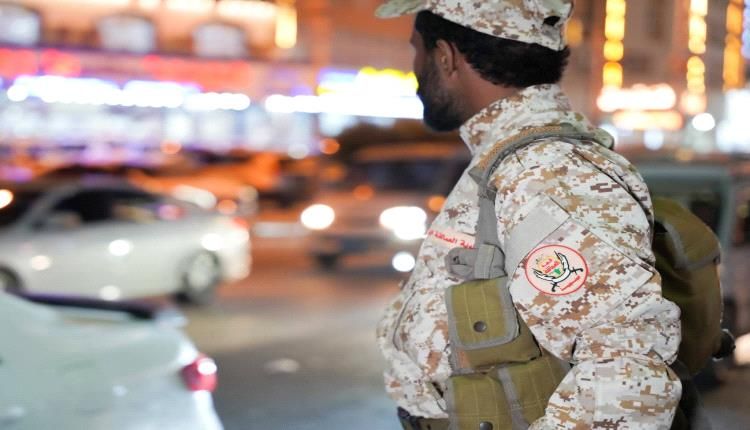 التزام بحظر تجوال لليوم الثاني.. عدن تخيب آمال "المتربصين" الذين جهزوا أكياس النهب