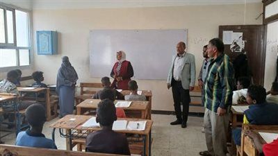 مدير تعليم البحر الأحمر تتفقد لجان الامتحانات بحلايب وشلاتين - الخليج الان