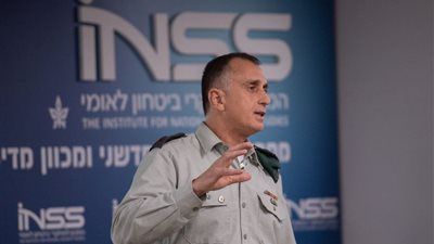 رئيس المخابرات الإسرائيلي السابق: الهجوم الأمريكي على إيران "بدأ بالفعل" - الخليج الان