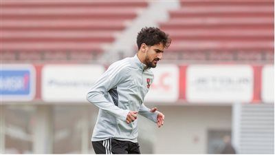 محمد علي بن رمضان ينتظم في تدريبات الأهلي الجماعية - الخليج الان