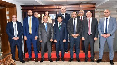 وزير الرياضة يجتمع بمجلس اتحاد السلة لبحث الأزمة الأخيرة ودعم الجهاز الفني - الخليج الان