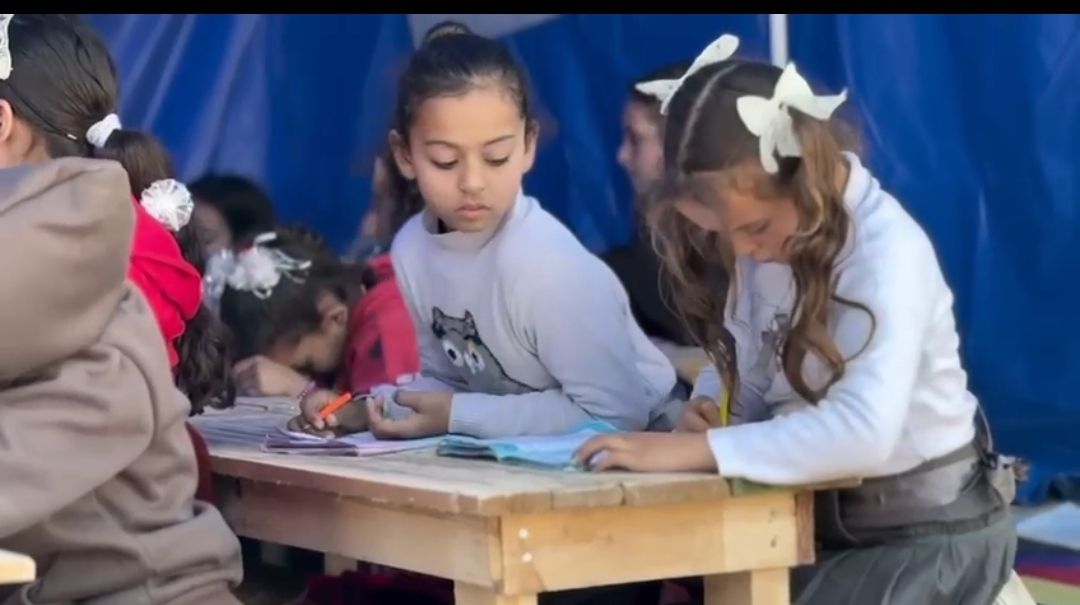 بتعلميات من الرئيس السيسى.. اللجنة المصرية تدعم العملية التعليمية بغزة - الخليج الان