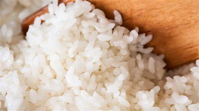 الأرز يفاجئ الأسواق قبل رمضان.. تراجع الأسعار حتى 40% ووفرة تكفي عامًا كاملًا - الخليج الان