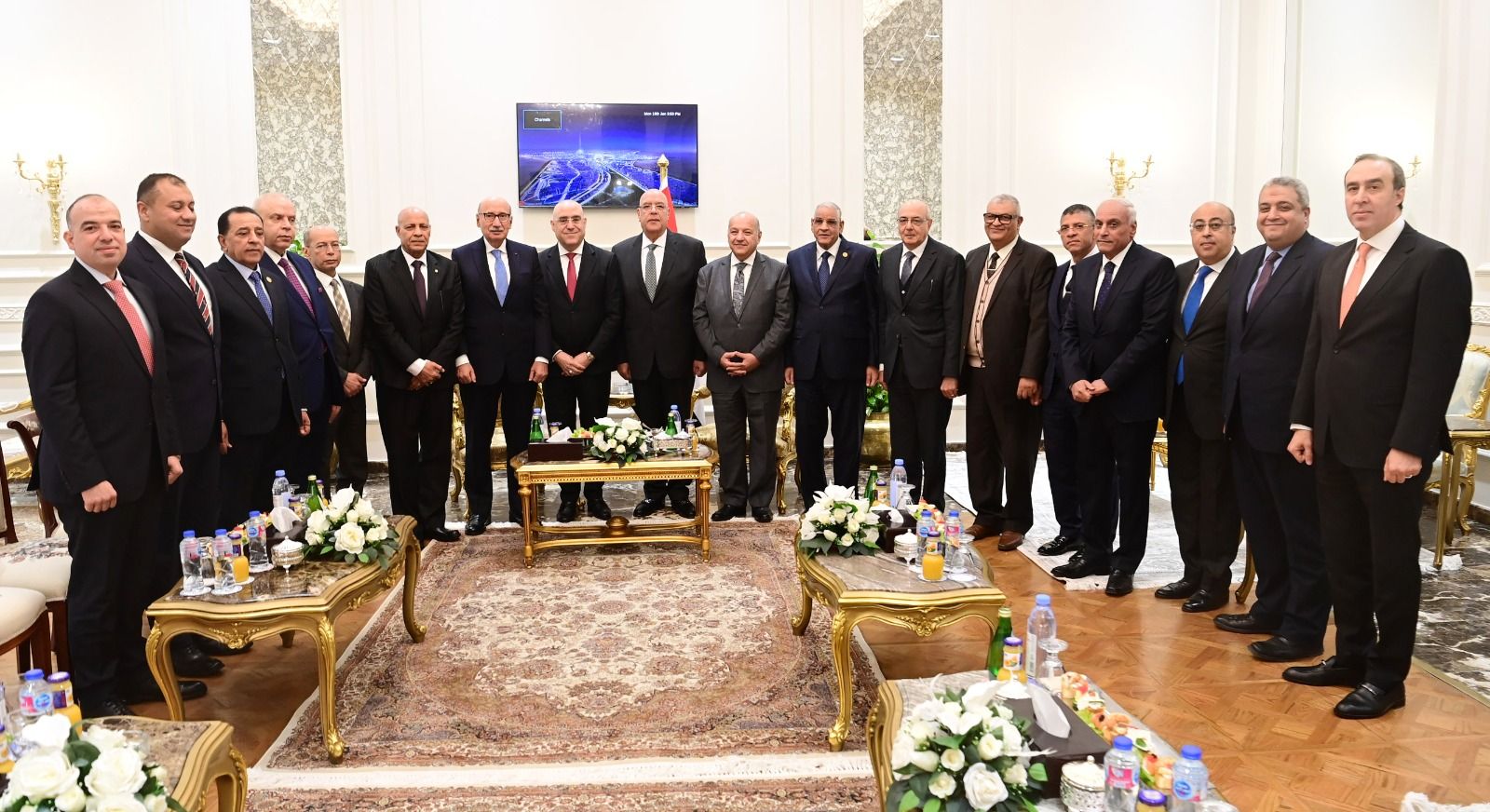 رئيس مجلس النواب يستقبل رئيس مجلس القضاء الأعلى للتهنئة بتوليه منصبه - الخليج الان