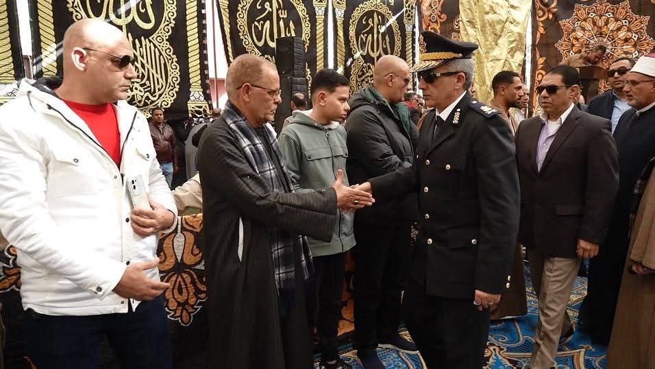 تقديم الكفن ينهي خصومة ثارية بين عائلتين بقرية ديروط ام نخله بالمنيا - الخليج الان