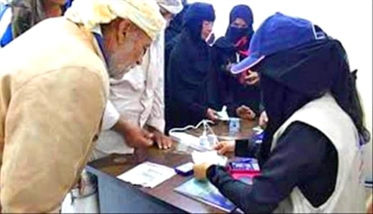 مواطنون بعدن سجلوا في كشوفات برنامج الغذاء العالمي "البصمة" لم يخطروا برسائل جوال للقدوم للجان استكمال التسجيل يتساءلون عن مصيرهم؟