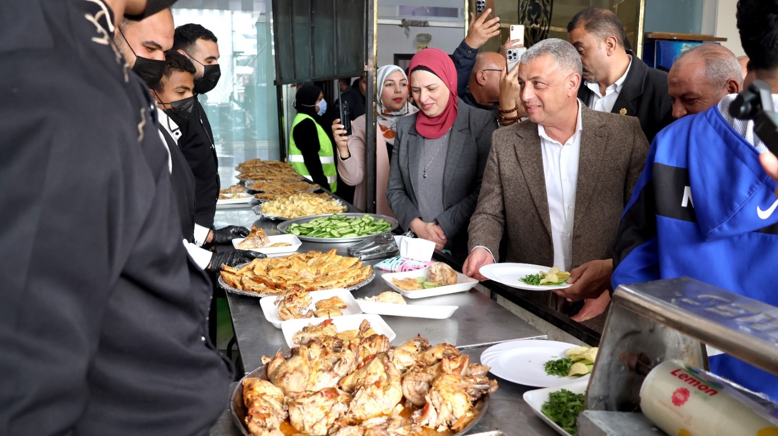 محافظ الإسماعيلية يتابع تجهيز مطبخ الخير استعدادًا لانطلاق الموجات الجديدة بمركز ومدينة الإسماعيلية - الخليج الان