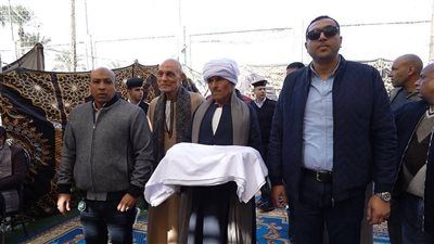 تقديم الكفن ينهي خصومة ثارية بين عائلتين بقرية ديروط ام نخله بالمنيا - الخليج الان