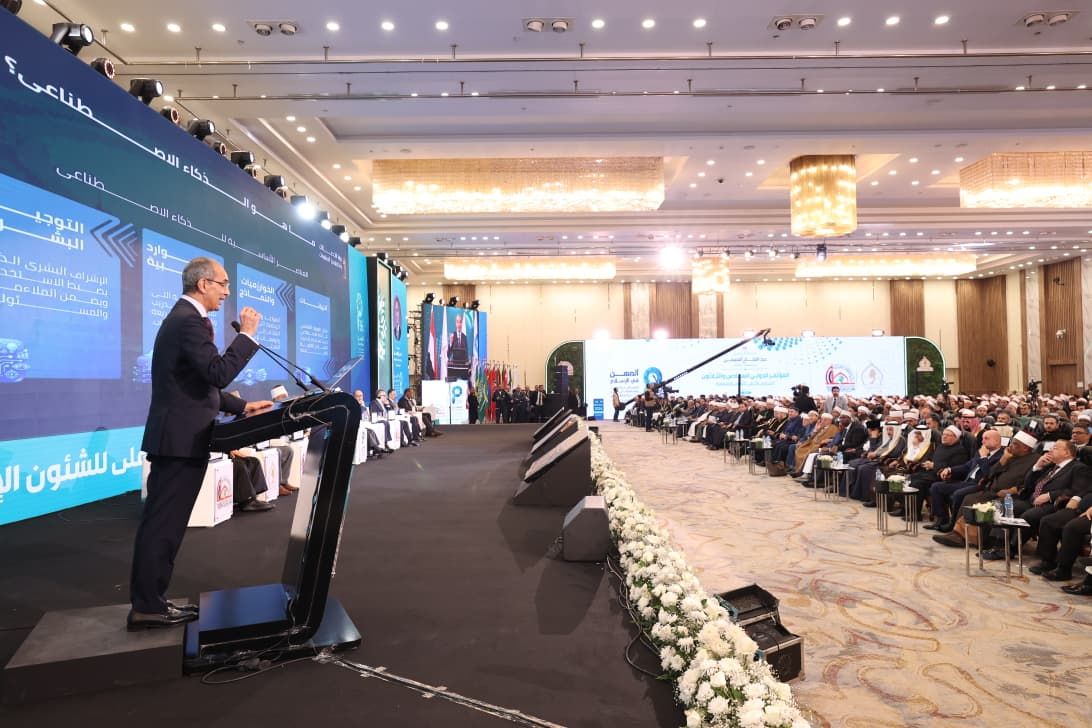 وزير الاتصالات: الذكاء الاصطناعى تكنولوجيا فارقة قادرة على إحداث تغيير فى طرق العمل والتعلم - الخليج الان