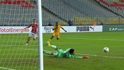 الاهلي.. مصطفى شوبير يتألق ويمنع مرمى الأهلي من الهدف الأول لفريق يانج أفريكانز - الخليج الان