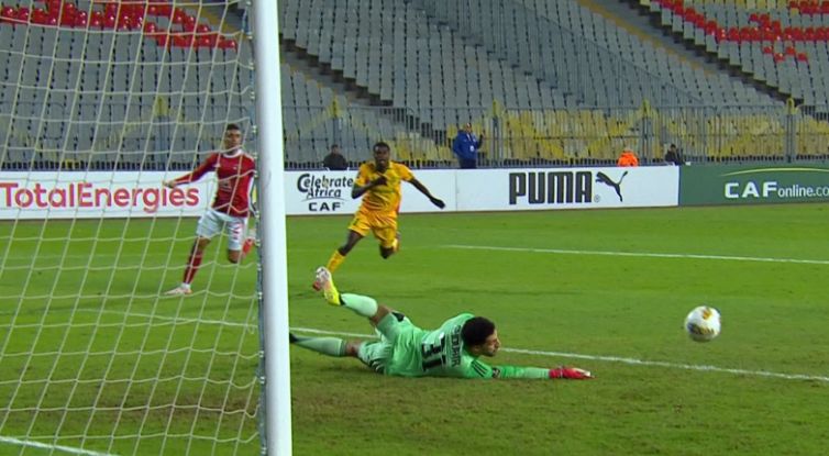 الاهلي.. مصطفى شوبير يتألق ويمنع مرمى الأهلي من الهدف الأول لفريق يانج أفريكانز - الخليج الان