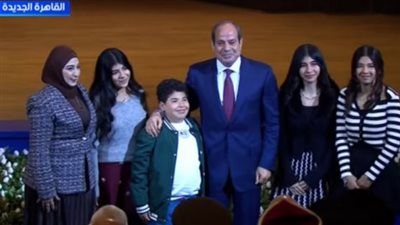 الرئيس السيسي: "أولاد الشهداء فرصة للتعرف على تضحيات آبائهم" - الخليج الان
